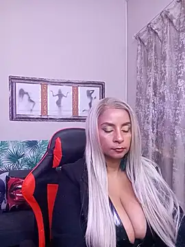 LaReineCleo live