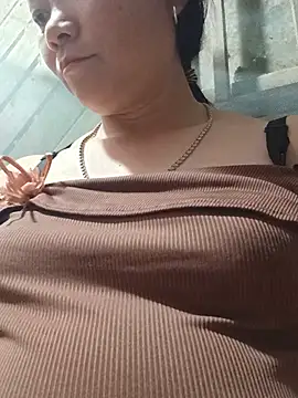 Lindxx-hott live