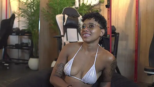 kelly_thomson live
