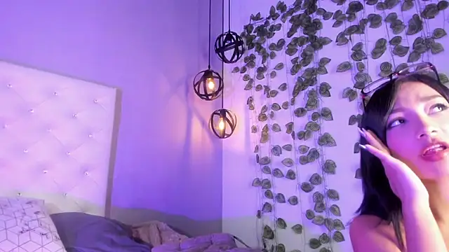 Nicollee_Heart live