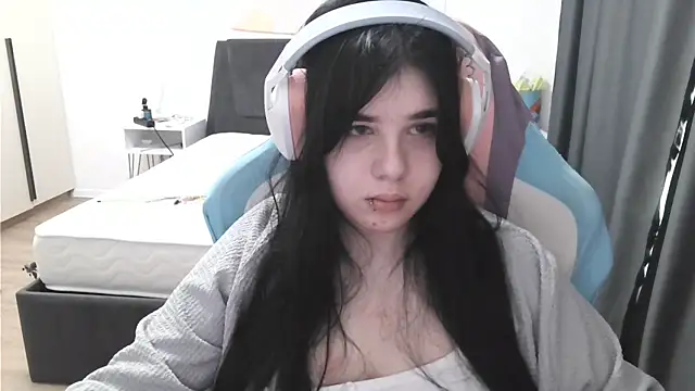 LunarMia live