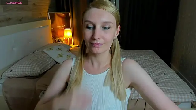 ReginaAmour live