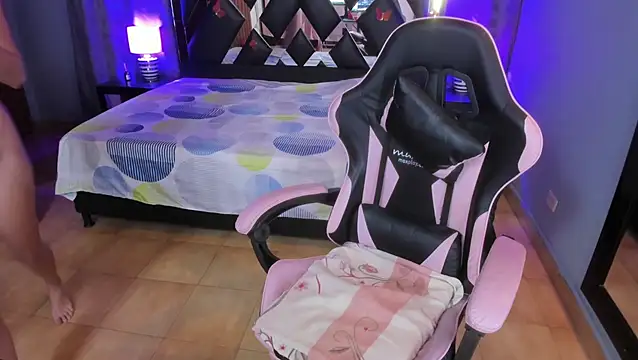 Linda4Petite live