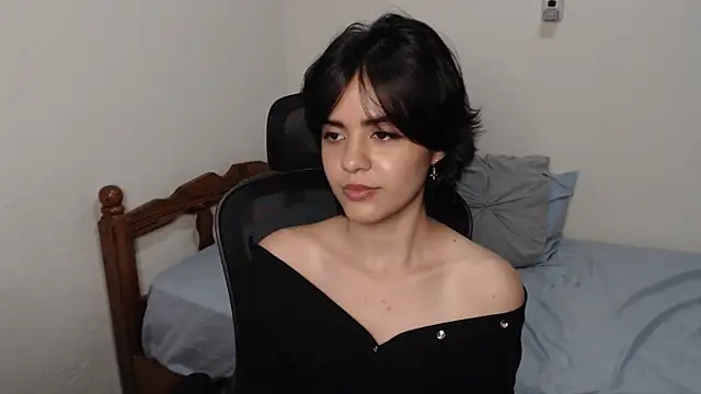 mia_collins_x live