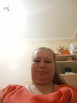 KiraStanton live