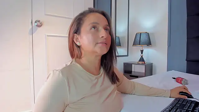 Adela_Rous live