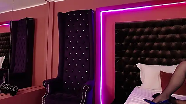 StephanyMillan live