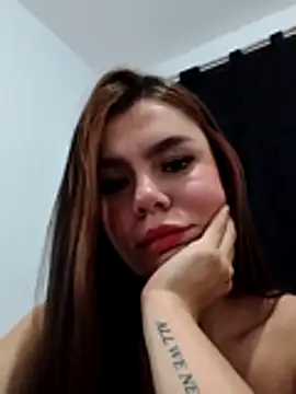 EmiNavarro live