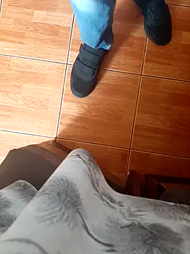 feet_toes live