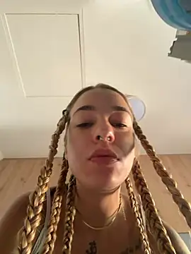 lunavelveett live