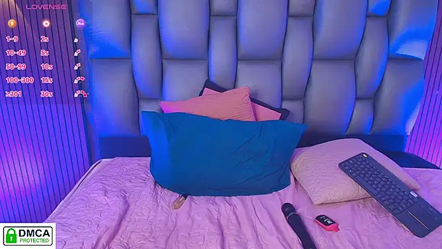 SOPHI_AND_NOAH live