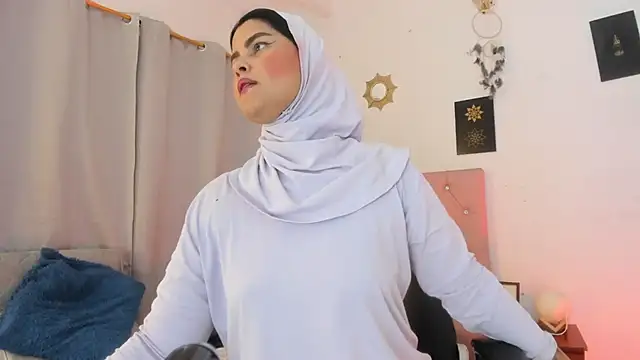 AishaAmin_ live