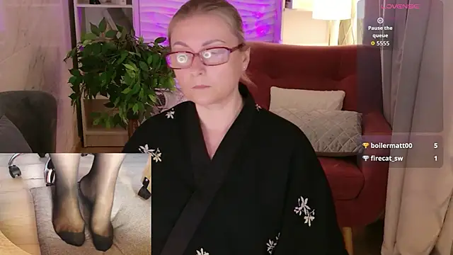 Alexandra_Kind live