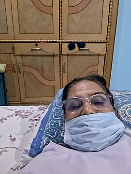 Priya-696 live