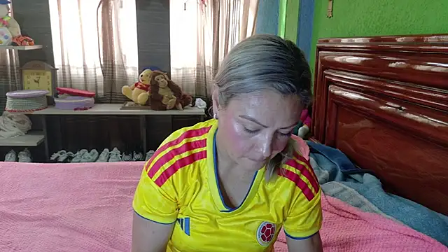_Charlize_theron_ live
