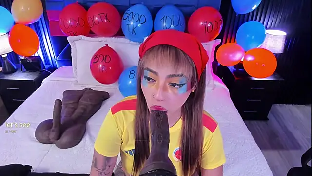 MiiaaMoonroee live