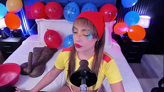 MiiaaMoonroee live