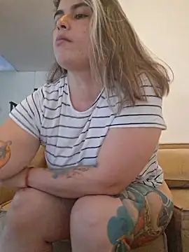 Juliietha_servas live
