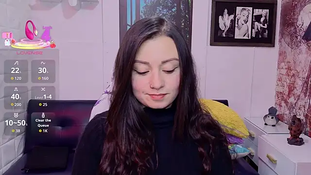 Eva_Roussell live