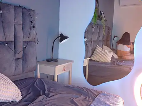 AriaBennett__ live