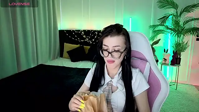 Ariella_Me live