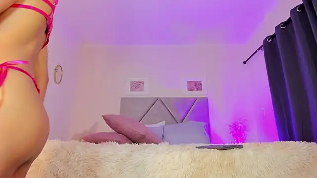 NicoleeJoness live